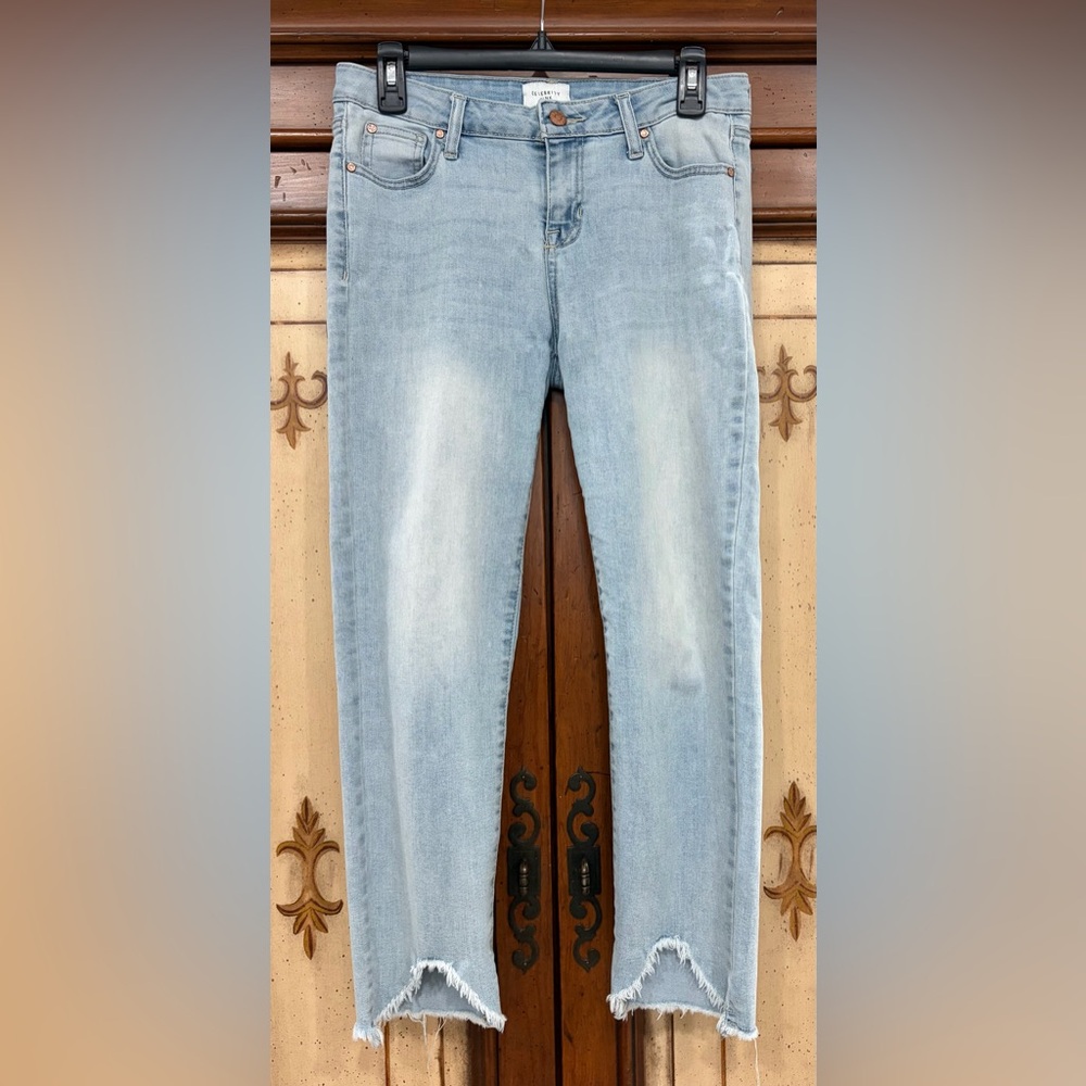 Celebrity Pink Light Wash Denim Ankle Cropped Jeans